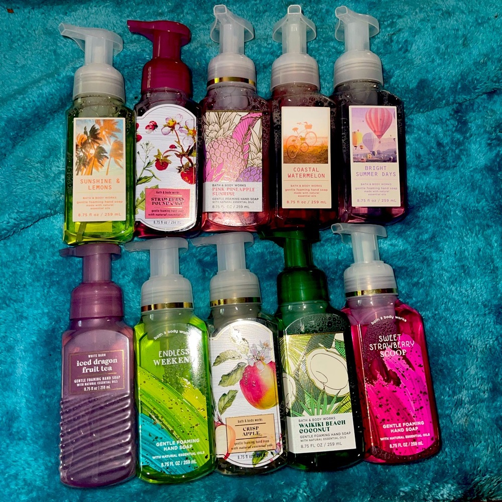 Bath and body works soaps | EACH BEING SOLD FOR 6 DOLLARS OPEN TO CHEAPER BUNDLE